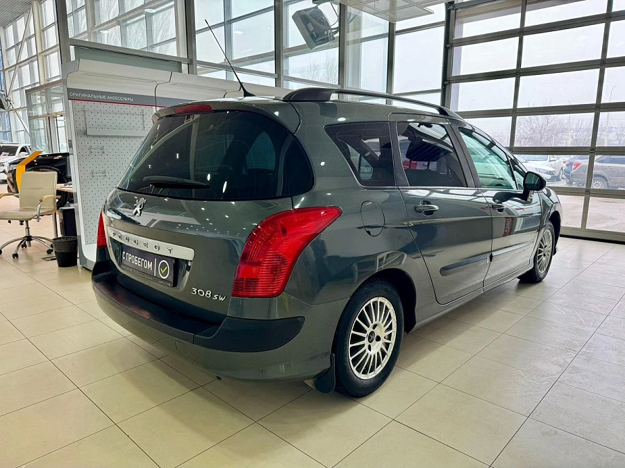 Peugeot 308, 2008г., передний привод, автомат