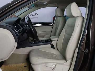 Volkswagen Touareg, 2011г, полный привод, автомат