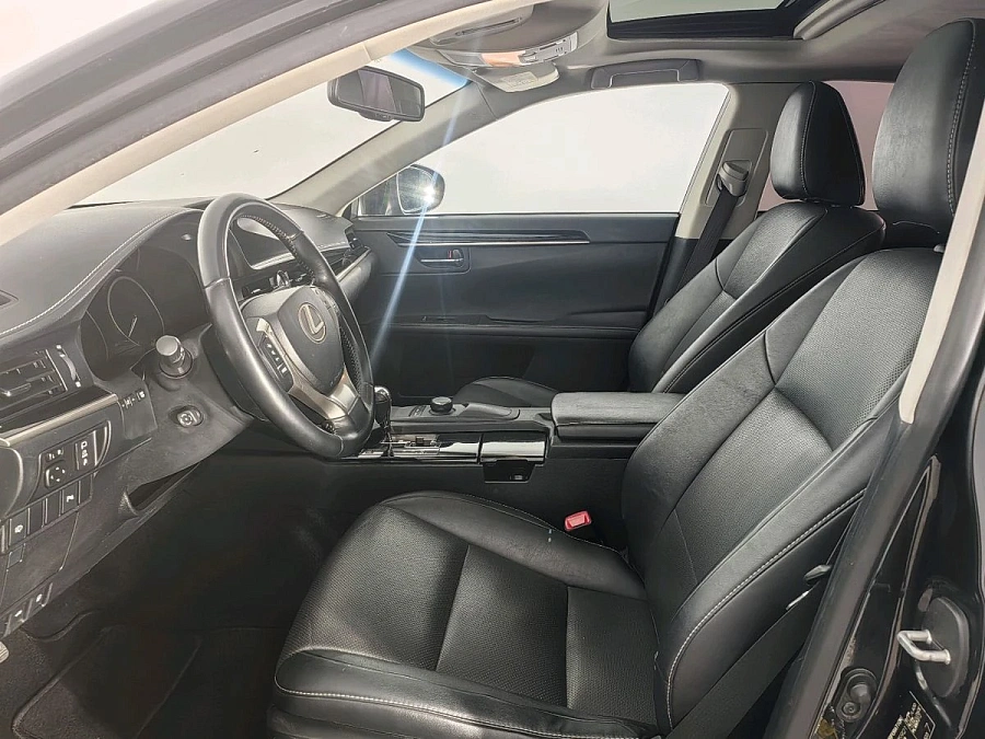Lexus ES, 2015г., передний привод, автомат