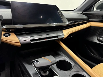 Changan UNI-V, 2023г, передний привод, робот