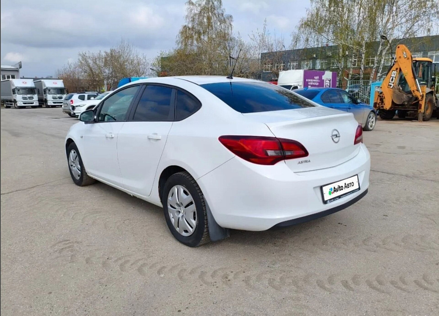 Opel Astra, 2013г., передний привод, механика
