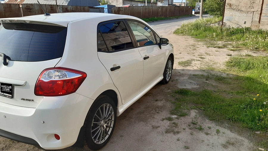 Toyota Auris, 2010г., передний привод, механика