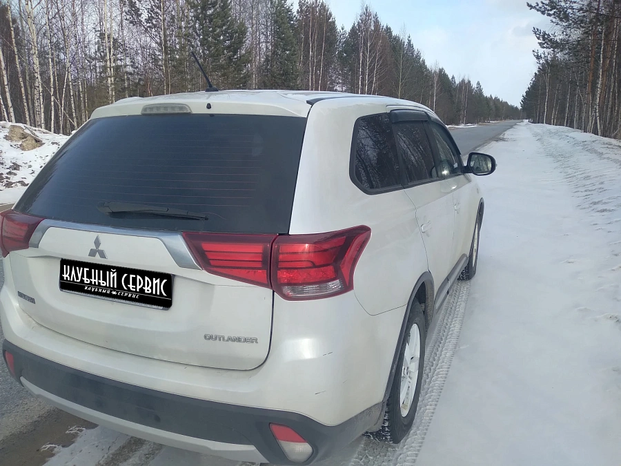 Mitsubishi Outlander, 2015г., передний привод, вариатор