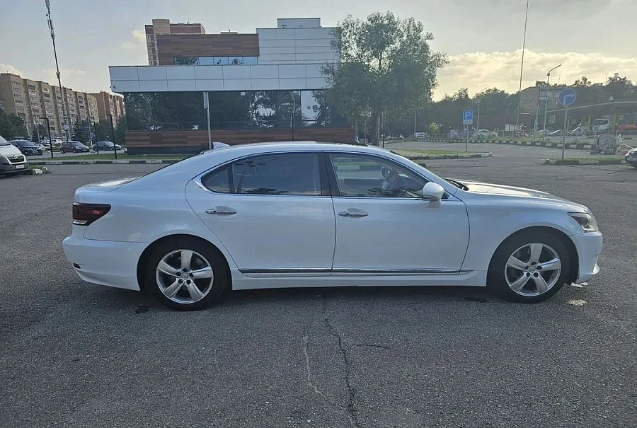Lexus LS, 2014г., полный привод, автомат