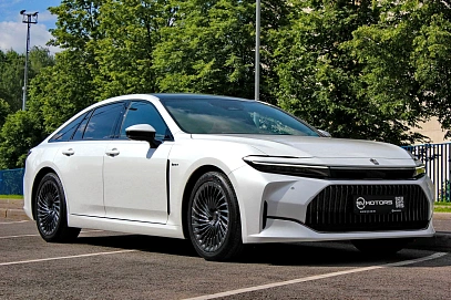 Toyota Crown, 2025г, задний привод, вариатор