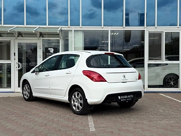 Peugeot 308, 2011г, передний привод, механика