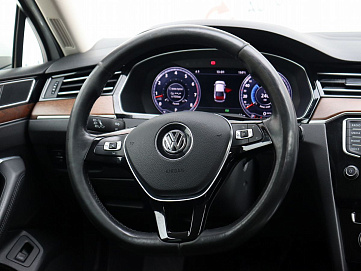 Volkswagen Passat, 2016г, передний привод, робот
