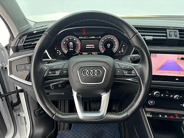 Audi Q3, 2022г, передний привод, робот