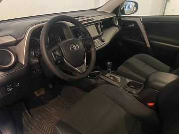 Toyota RAV4, 2016г, передний привод, автомат