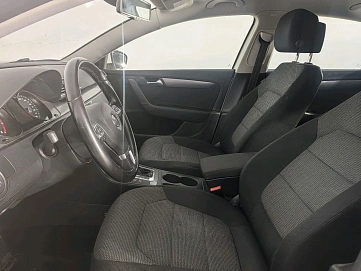 Volkswagen Passat, 2012г, передний привод, робот