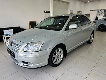 Toyota Avensis, 2004г, передний привод, автомат