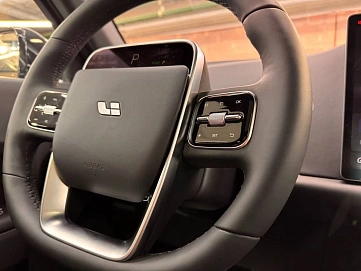 LI_AUTO , 2025г., полный привод, автомат