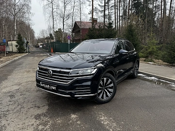 Volkswagen Touareg, 2021г, полный привод, автомат