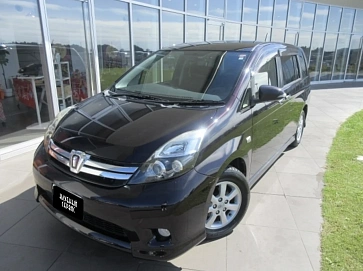 Toyota ISis, 2012г, передний привод, вариатор