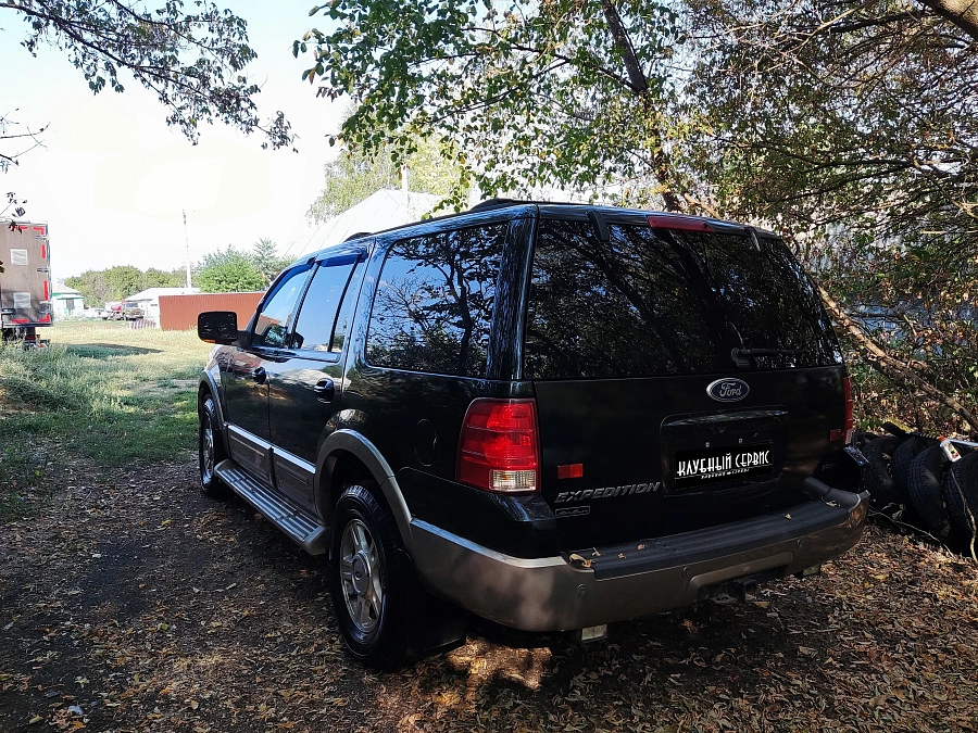 Ford Expedition, 2004г., полный привод, автомат