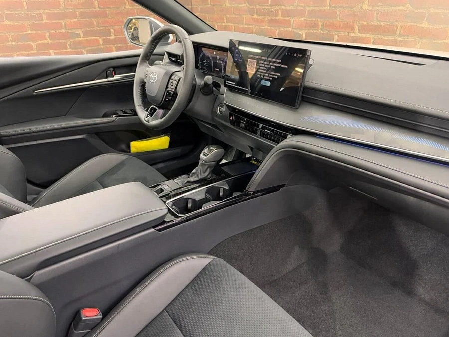 Toyota Camry, 2025г., передний привод, вариатор