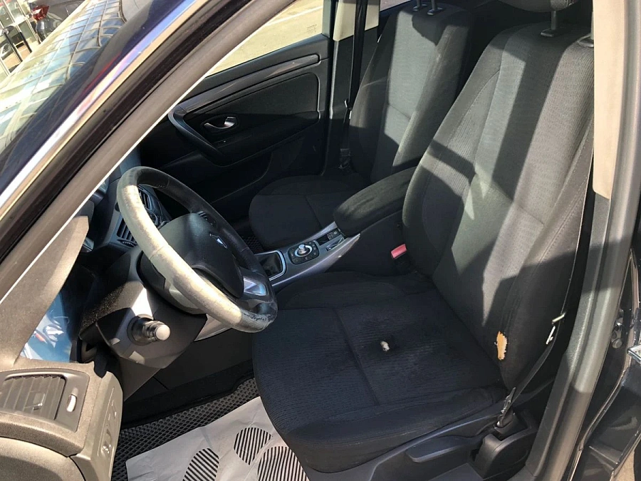 Renault Laguna, 2010г., передний привод, механика