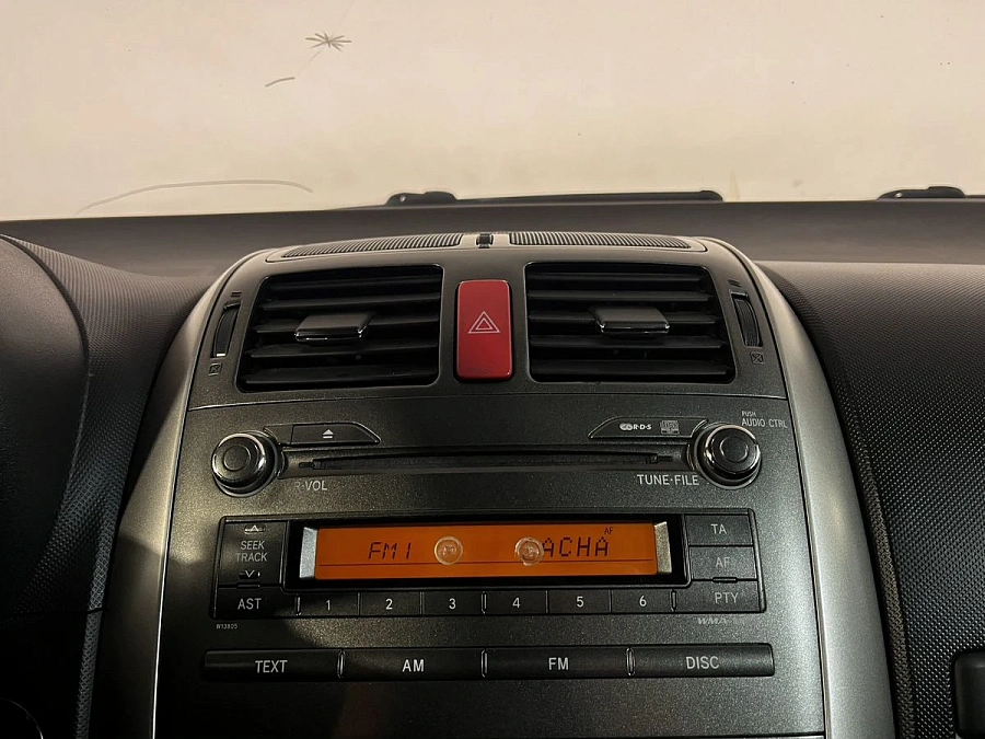 Toyota Auris, 2008г., передний привод, робот