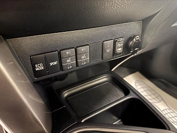 Toyota RAV4, 2018г, передний привод, вариатор
