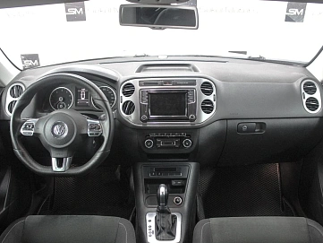 Volkswagen Tiguan, 2016г, передний привод, робот