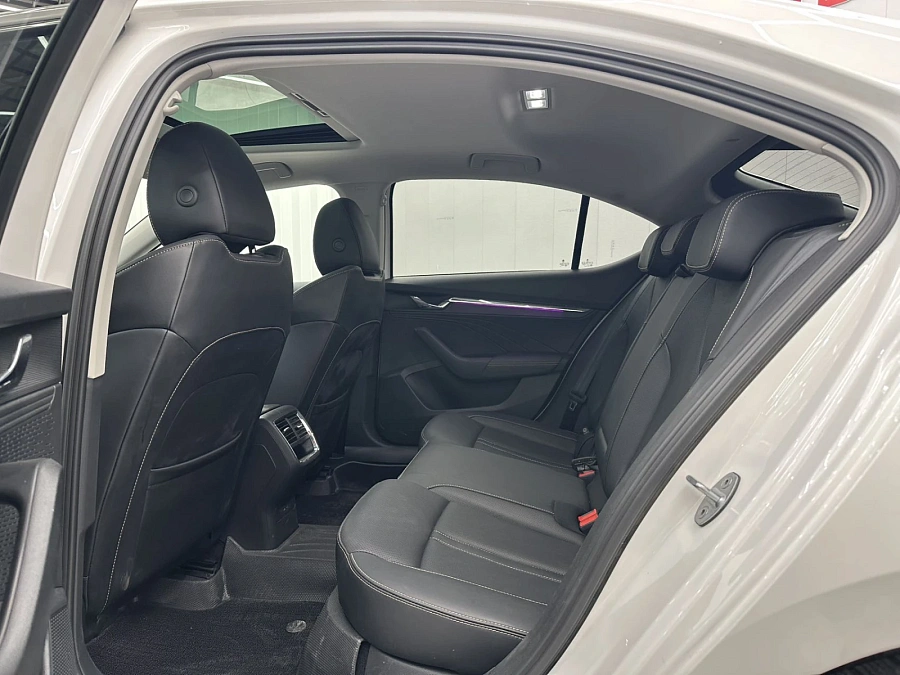 Skoda Octavia, 2022г., передний привод, робот