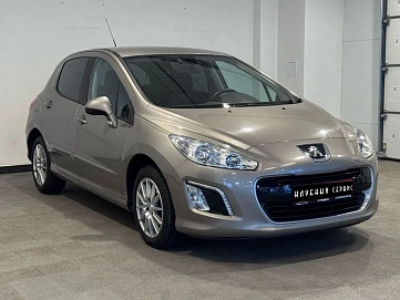 Peugeot 308, 2011г, передний привод, автомат