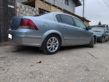 Opel Astra, 2012г, передний привод, автомат