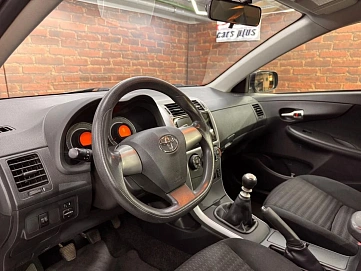 Toyota Corolla, 2011г, передний привод, механика