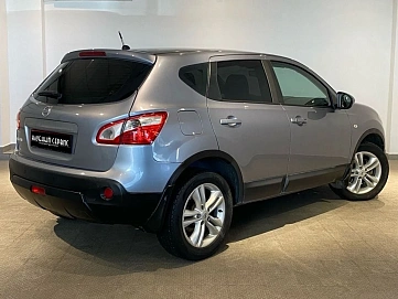 Nissan Qashqai, 2010г, передний привод, автомат
