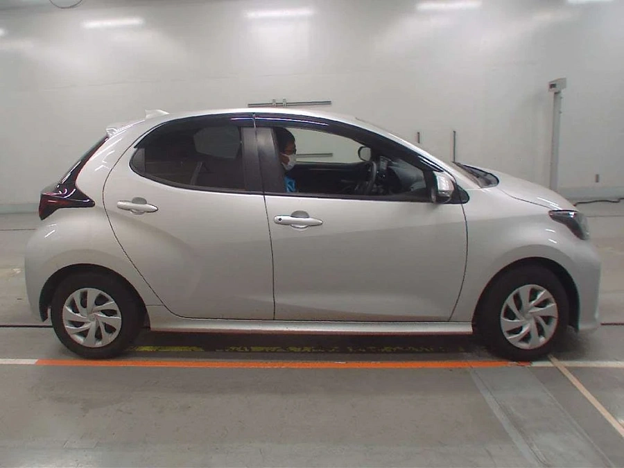 Toyota Yaris, 2021г., передний привод, вариатор