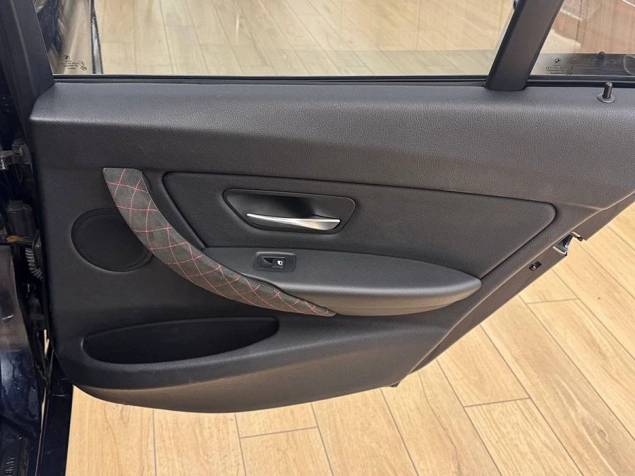 BMW 3 серии, 2012г., задний привод, автомат