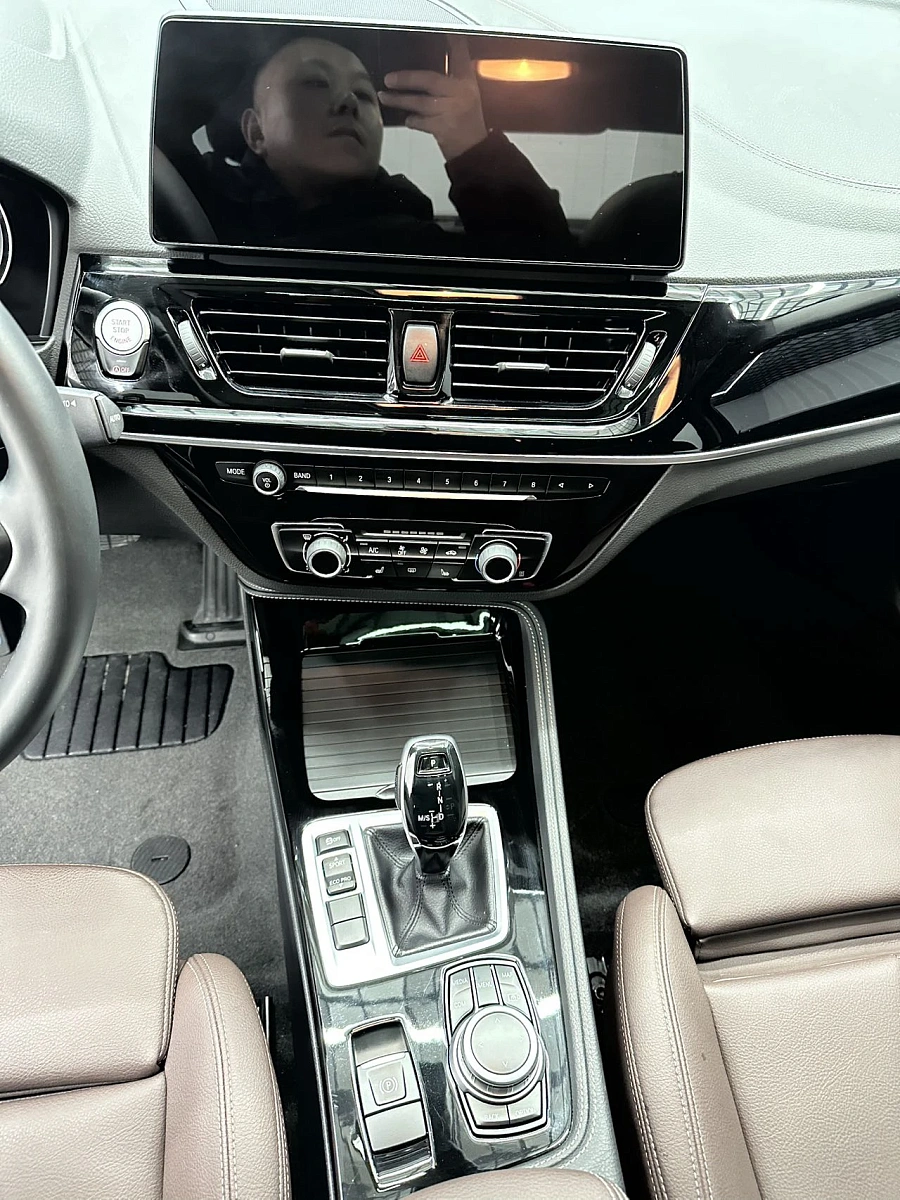 BMW 1 серии, 2021г., передний привод, робот