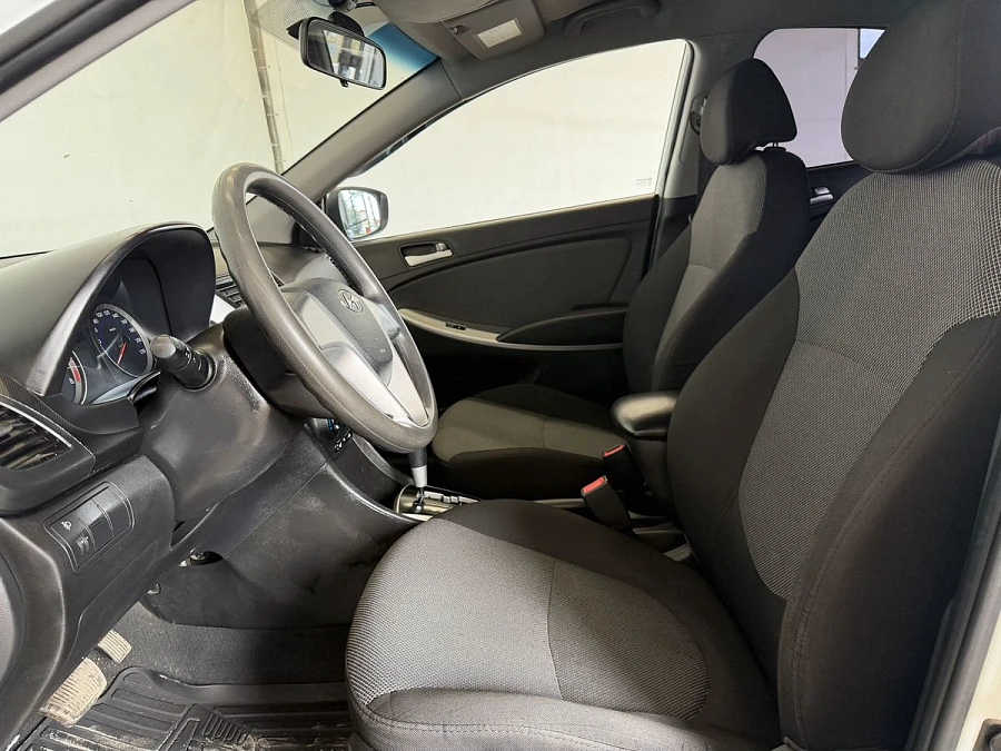 Hyundai Solaris, 2013г., передний привод, автомат