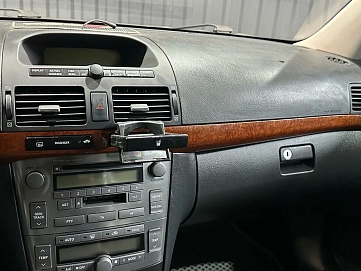 Toyota Avensis, 2004г, передний привод, автомат