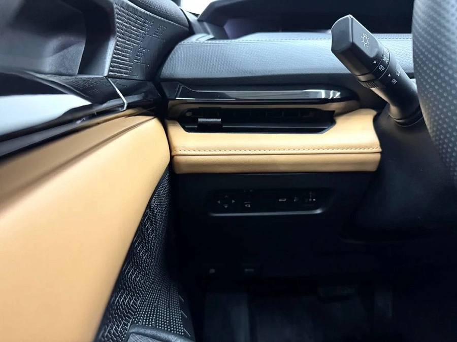 Changan UNI-V, 2023г., передний привод, робот