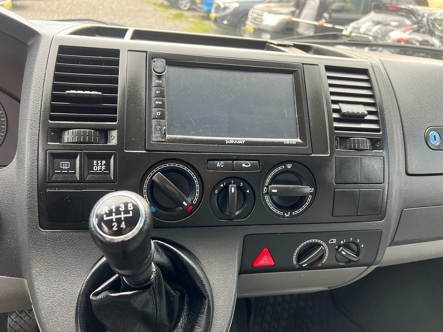 Volkswagen Caravelle, 2009г., передний привод, механика
