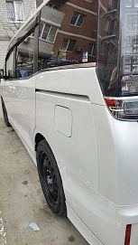 Toyota Voxy, 2014г, передний привод, вариатор