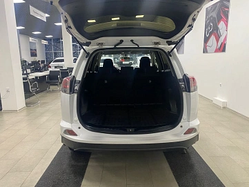 Toyota RAV4, 2016г, передний привод, вариатор