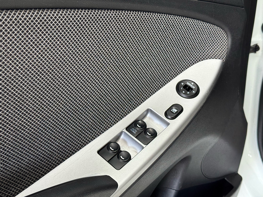 Hyundai Solaris, 2013г., передний привод, автомат