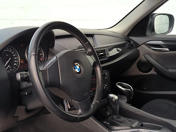 BMW X1, 2011г, задний привод, автомат
