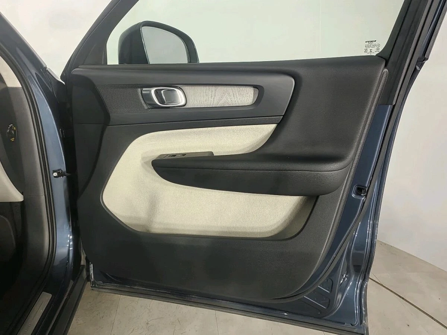 Volvo XC40, 2021г., полный привод, автомат