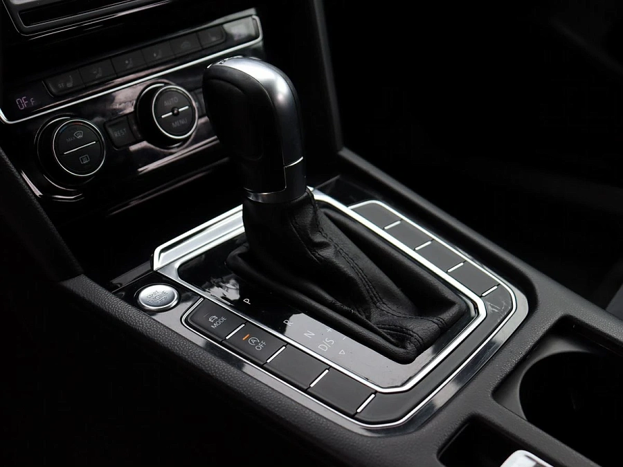 Volkswagen Passat, 2016г., передний привод, робот