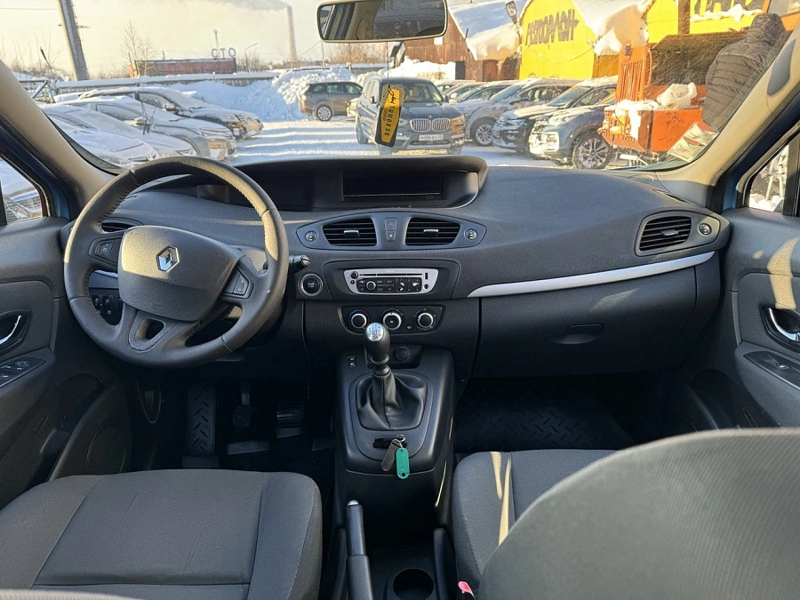 Renault Scenic, 2012г., передний привод, механика