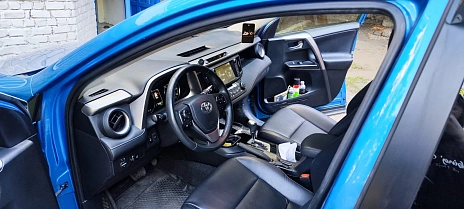 Toyota RAV4, 2015г, полный привод, вариатор