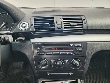 BMW 1 серии, 2010г, задний привод, автомат