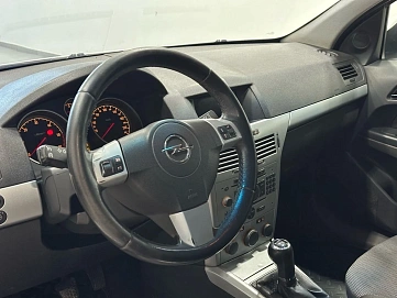 Opel Astra, 2009г, передний привод, механика