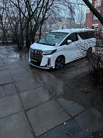 Toyota Alphard, 2018г, полный привод, вариатор