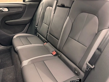 Volvo XC40, 2024г, передний привод, робот