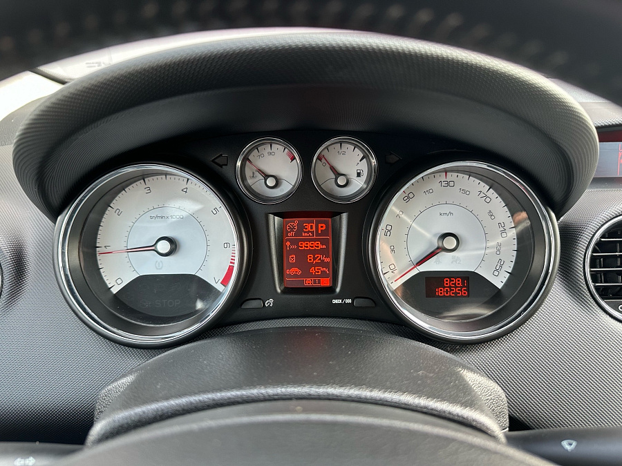 Peugeot 408, 2015г., передний привод, автомат