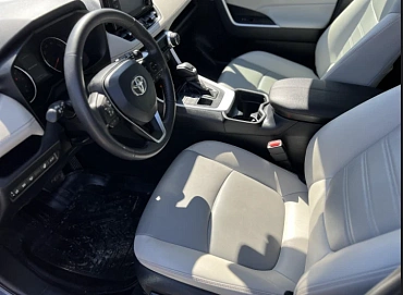 Toyota RAV4, 2021г, передний привод, автомат